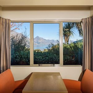 Lake View Studio Spa Bath